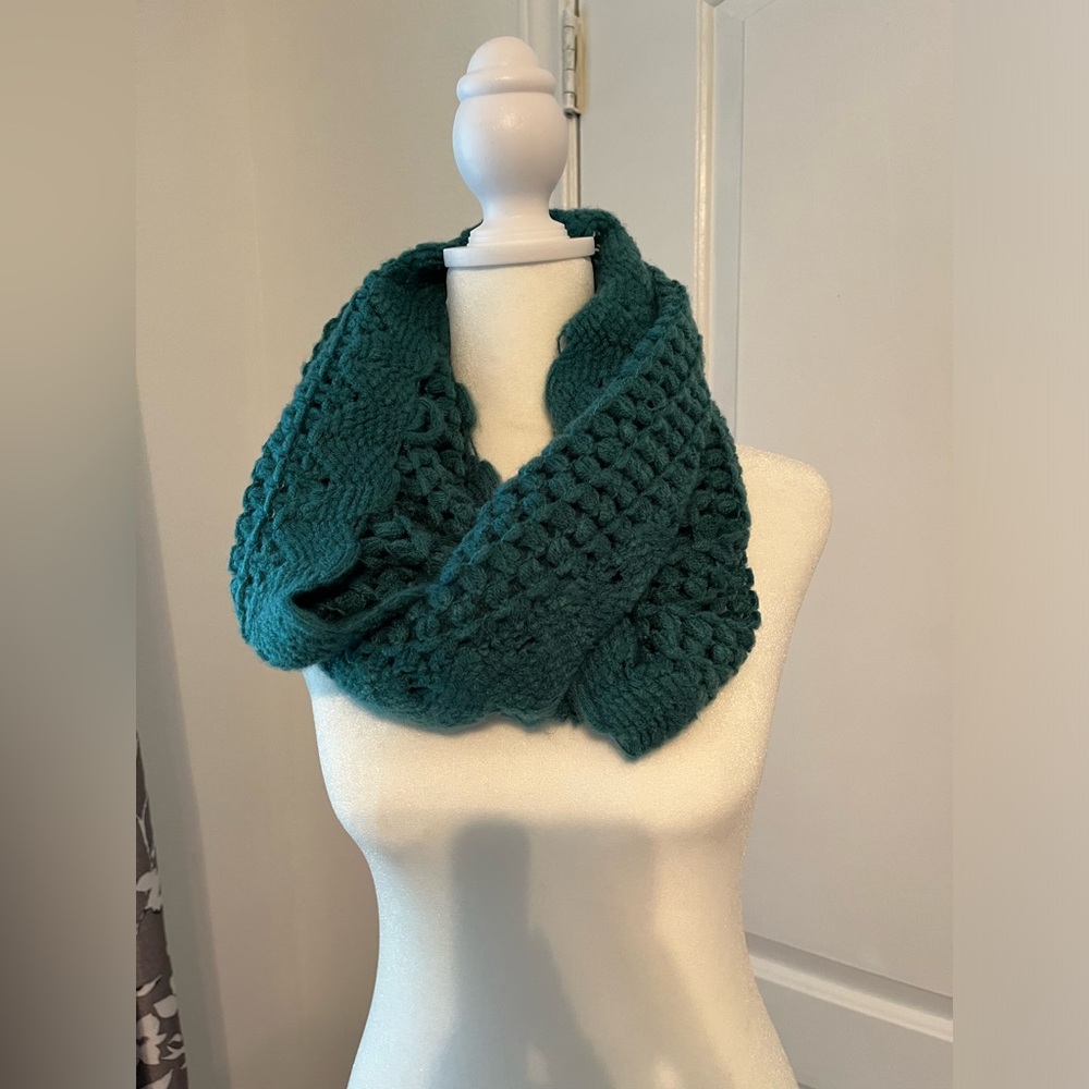 🧣Anna & Ava teal acrylic chunky scarf. 🧣